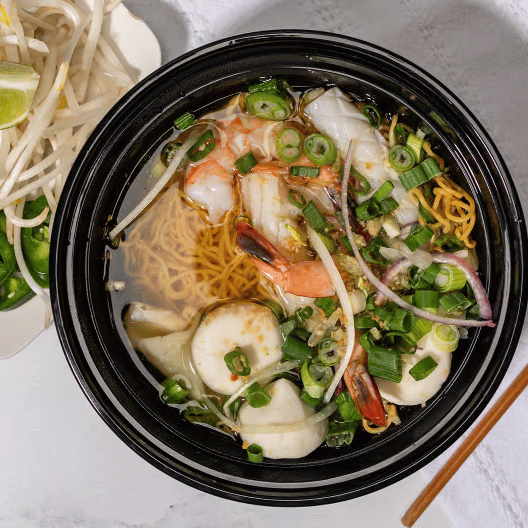Mì Hải Sản / Seafood Combo with Shrimp, Squid & Fish Ball with Egg Noodle Soup